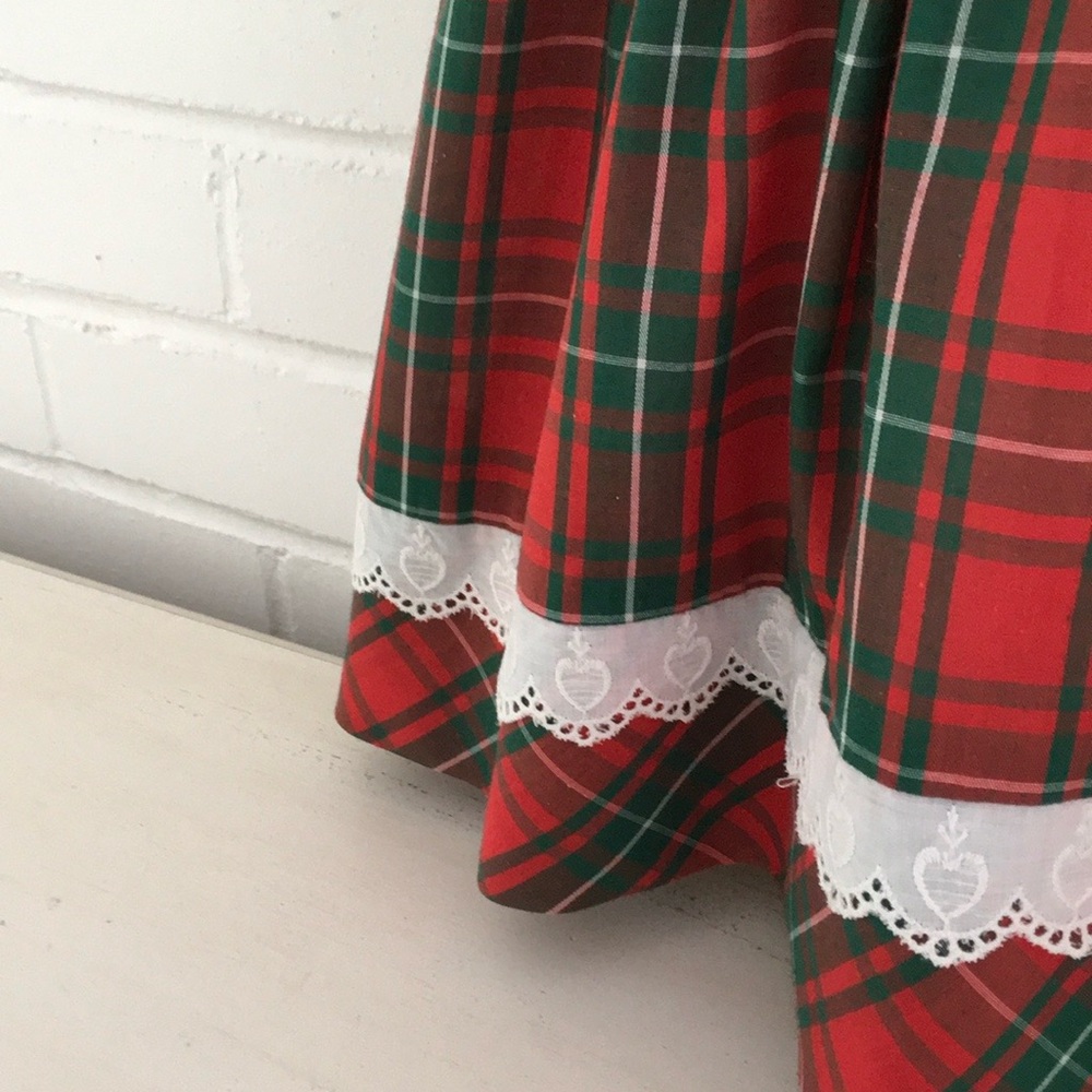 Classic Vintage Girls Chritmas Plaid Dress With Big White Eyelet/Lace Collar - Picture 6 of 9